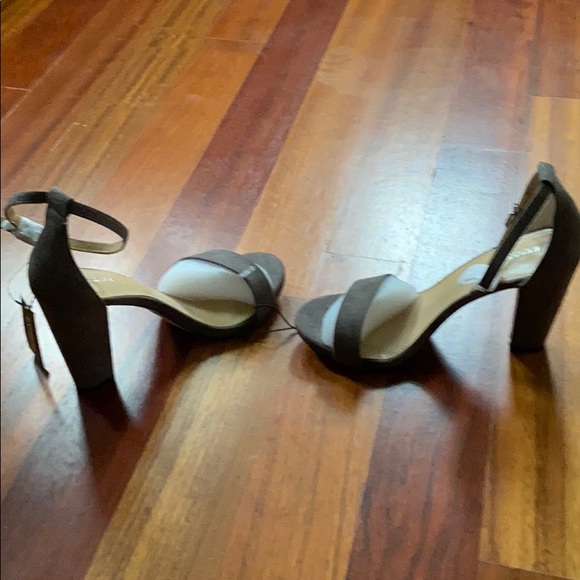 Express Heels - Picture 3 of 3